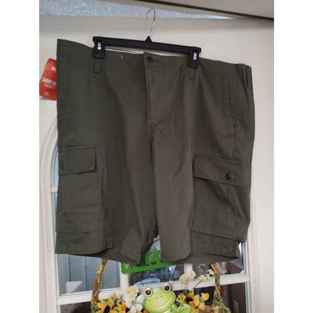 New Dockers Pacific Classic Fit Olive Green Cargo Shorts Size Men's 42